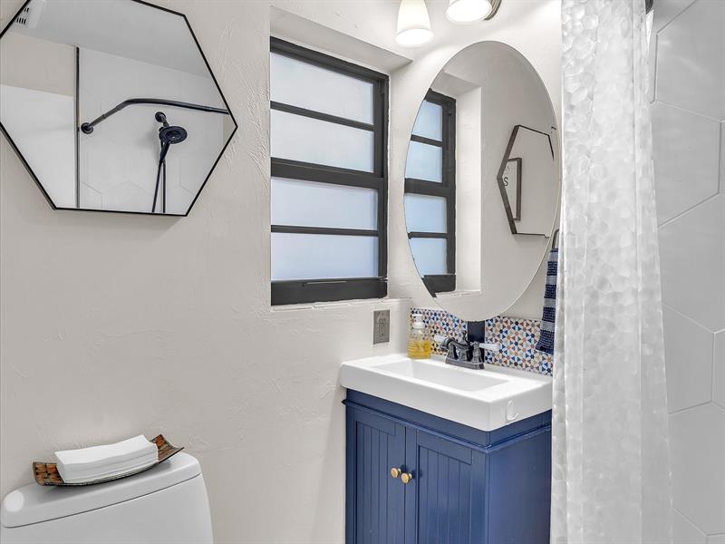 Image 12 of 38 For 9912 Royal Palm Blvd