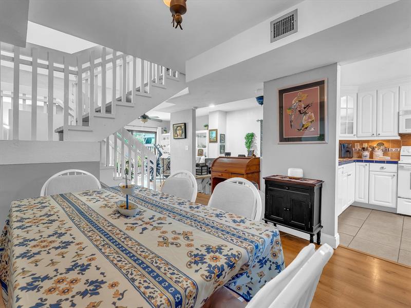 Image 19 of 38 For 9912 Royal Palm Blvd