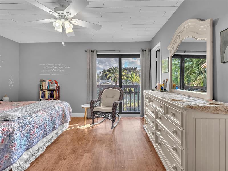 Image 23 of 38 For 9912 Royal Palm Blvd