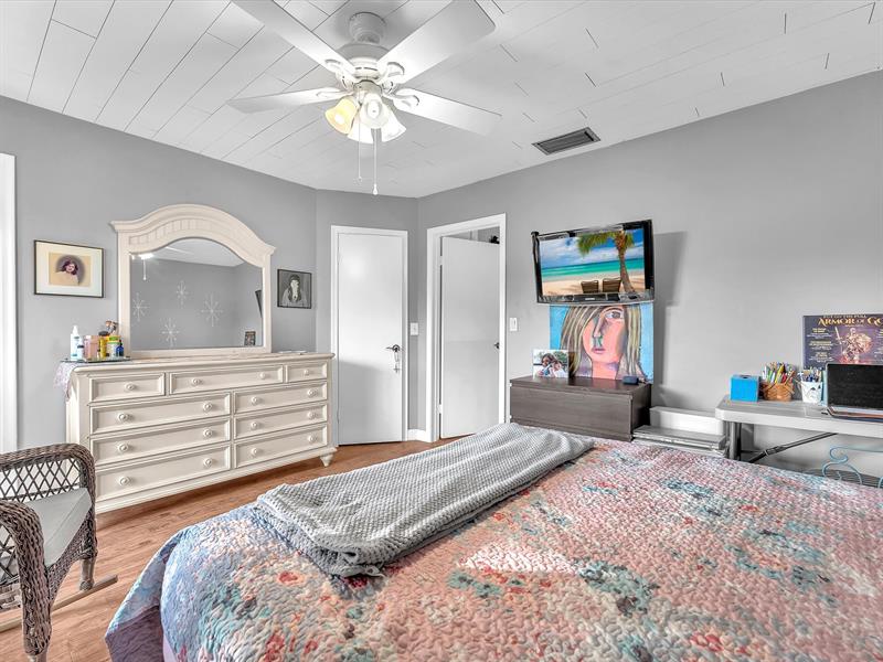 Image 26 of 38 For 9912 Royal Palm Blvd