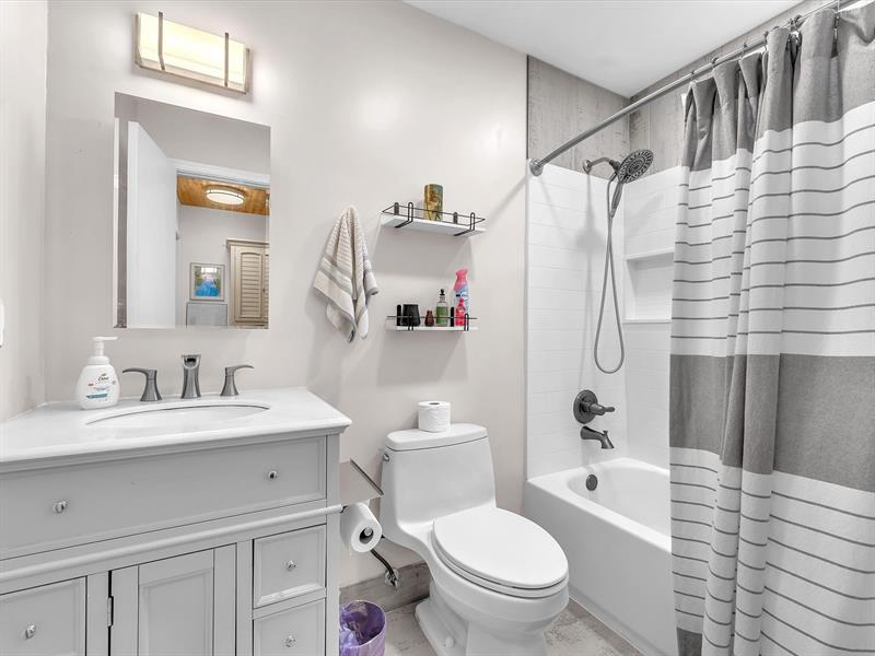 Image 30 of 38 For 9912 Royal Palm Blvd