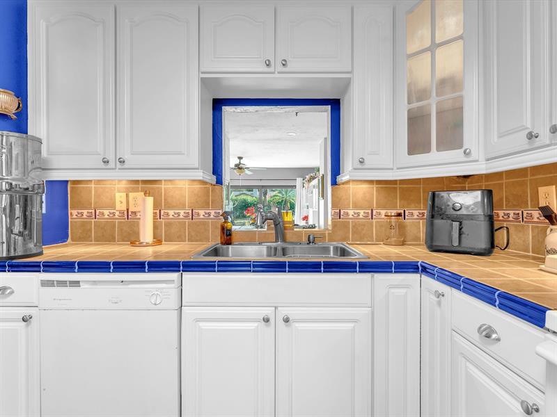 Image 8 of 38 For 9912 Royal Palm Blvd