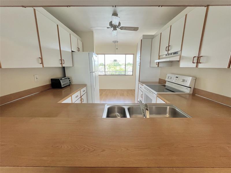 Image 22 of 29 For 9691 Belfort Cir  305