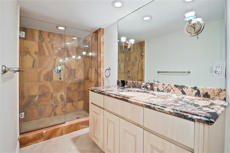 Image 17 of 46 For 2100 Ocean Ln  2207