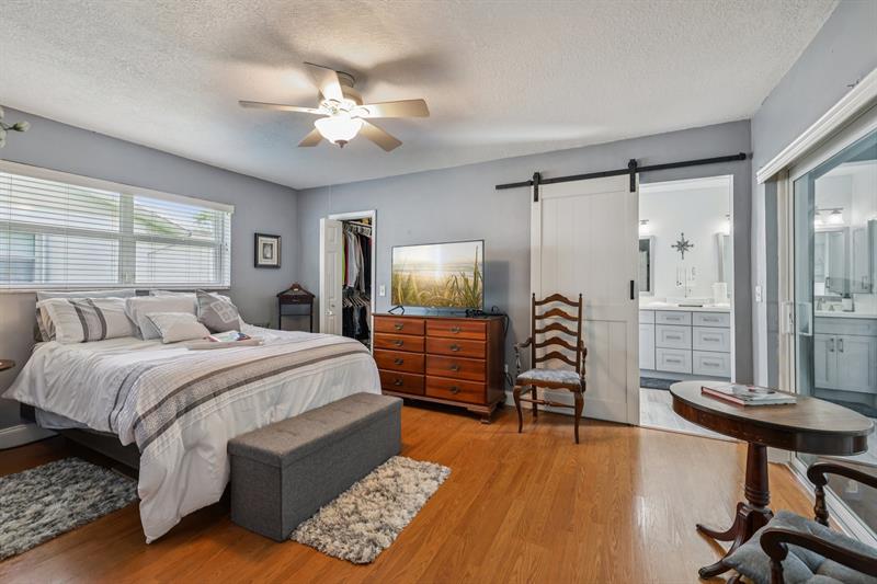 Image 12 of 28 For 11756 53rd Pl