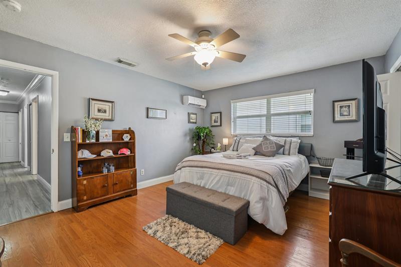 Image 13 of 28 For 11756 53rd Pl