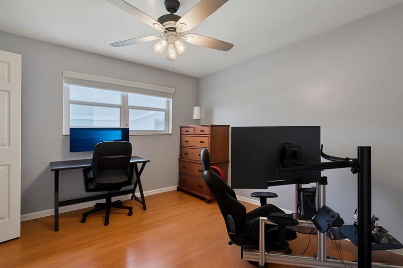 Image 18 of 28 For 11756 53rd Pl