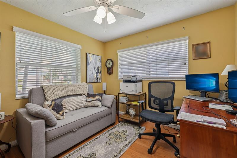 Image 19 of 28 For 11756 53rd Pl