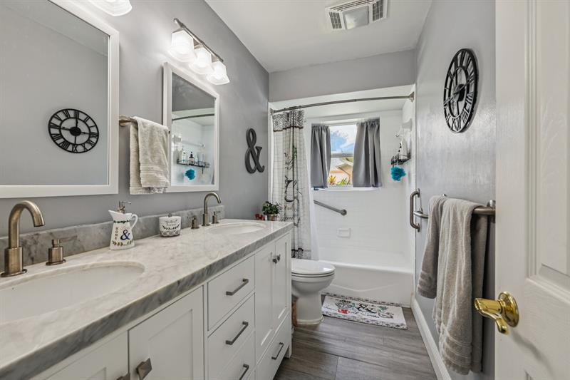 Image 20 of 28 For 11756 53rd Pl