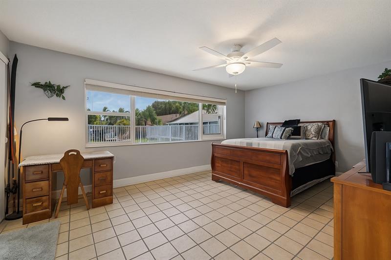 Image 21 of 28 For 11756 53rd Pl