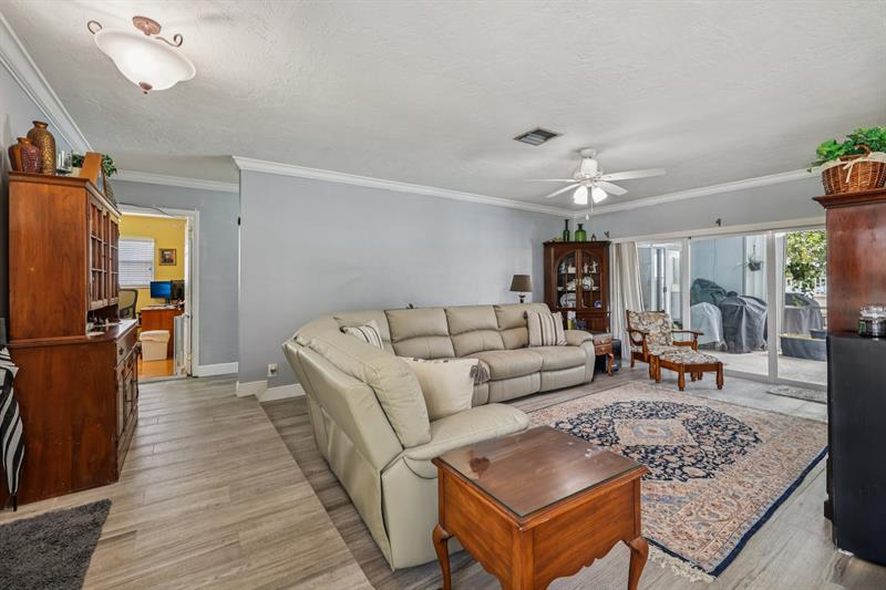 Image 5 of 28 For 11756 53rd Pl