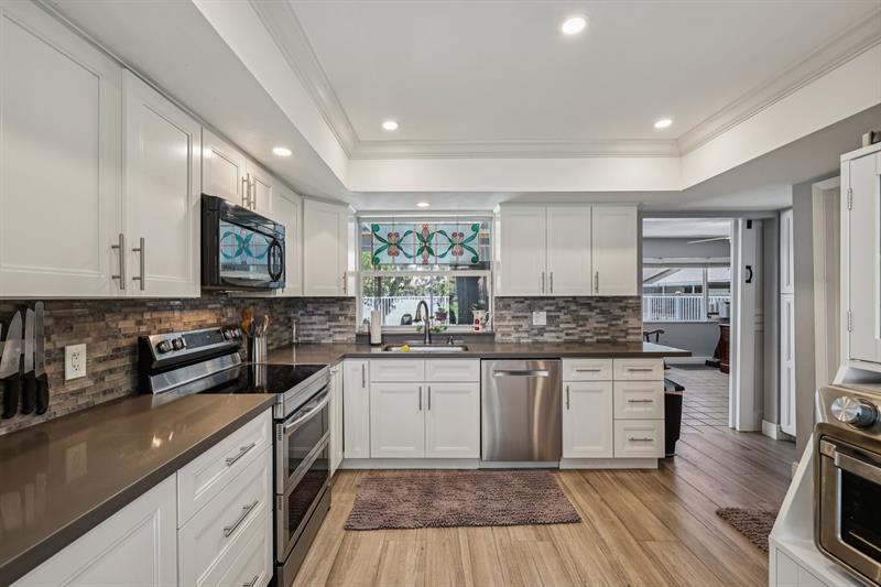 Image 8 of 28 For 11756 53rd Pl