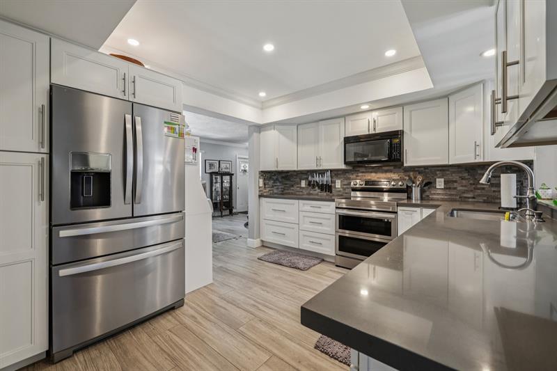 Image 9 of 28 For 11756 53rd Pl