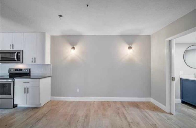 Image 16 of 27 For 825 Center St  26a
