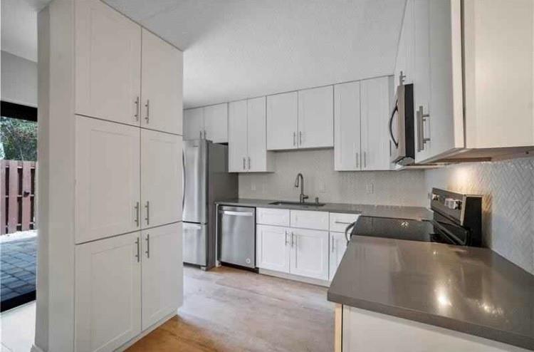 Image 7 of 27 For 825 Center St  26a