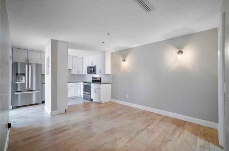 Image 8 of 27 For 825 Center St  26a
