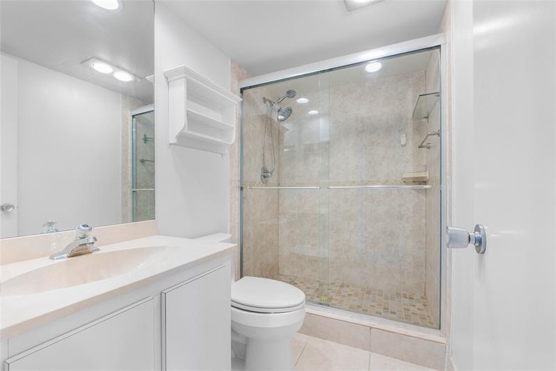 Image 23 of 34 For 535 Oaks Dr  508