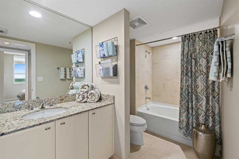 Image 20 of 40 For 600 Las Olas Blvd  902-s