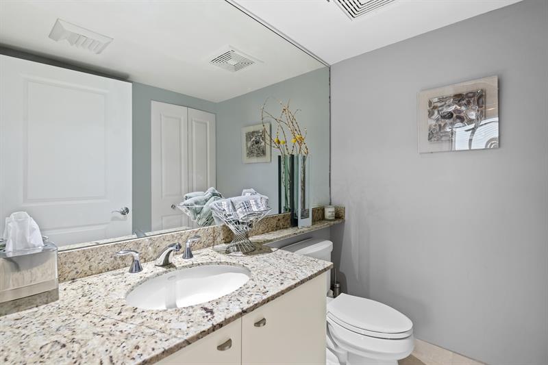 Image 21 of 40 For 600 Las Olas Blvd  902-s