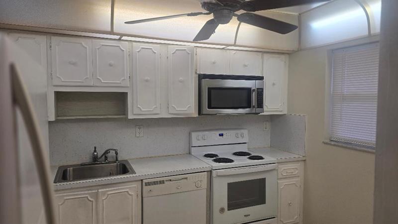 Image 4 of 20 For 8605 Sample Rd  103