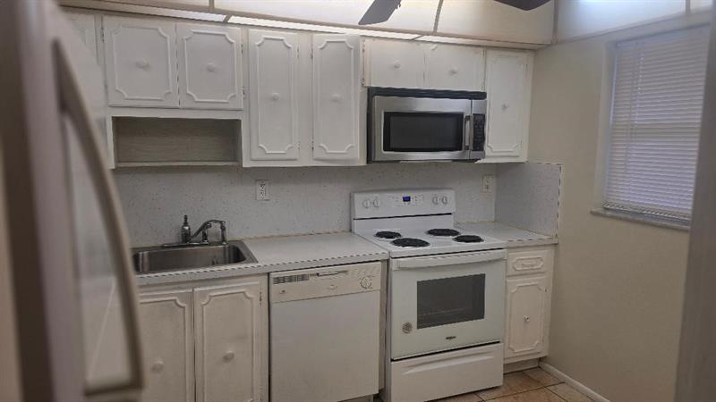 Image 5 of 20 For 8605 Sample Rd  103