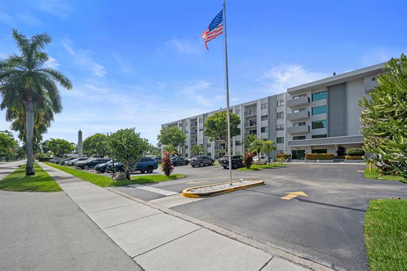 Image 32 of 45 For 1301 7th St  113