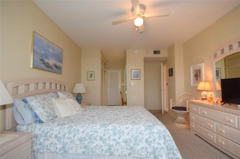Image 10 of 38 For 3333 34th St  1402