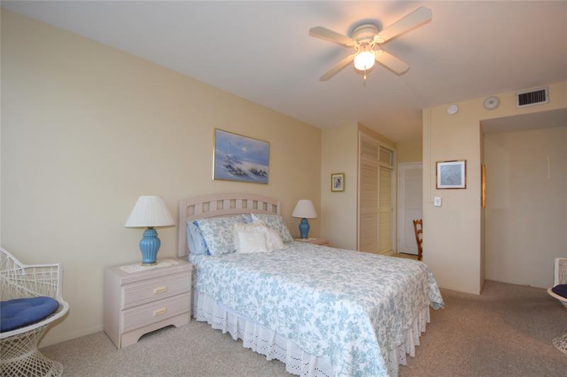 Image 11 of 38 For 3333 34th St  1402