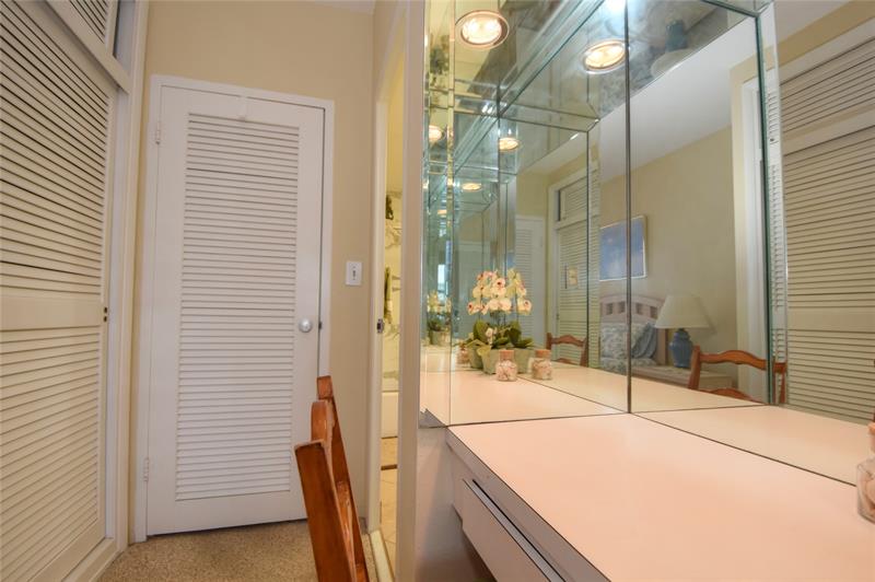 Image 13 of 38 For 3333 34th St  1402