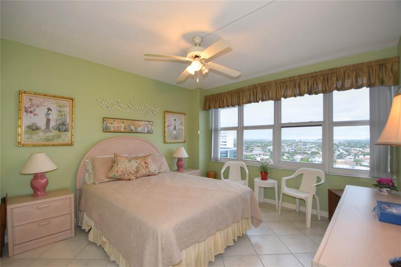 Image 17 of 38 For 3333 34th St  1402