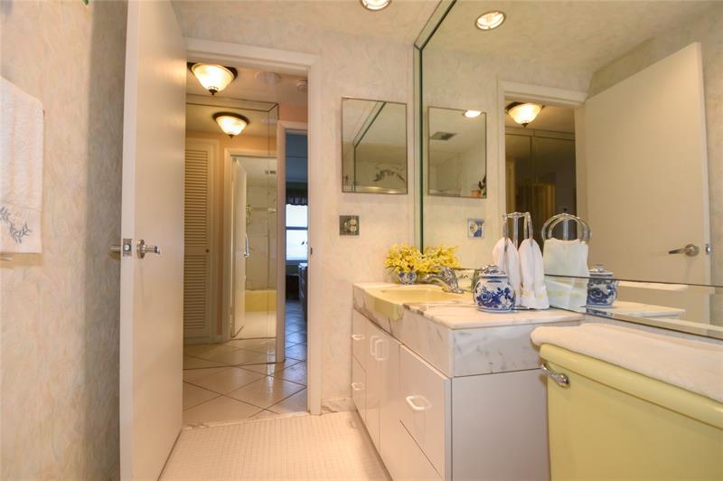 Image 19 of 38 For 3333 34th St  1402