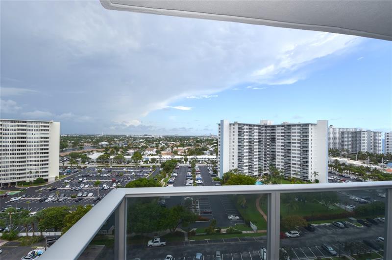 Image 21 of 38 For 3333 34th St  1402