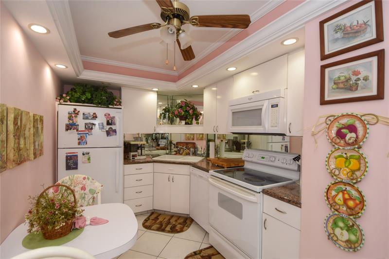 Image 8 of 38 For 3333 34th St  1402