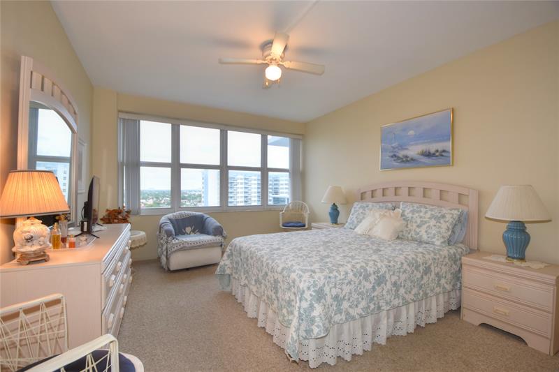 Image 9 of 38 For 3333 34th St  1402