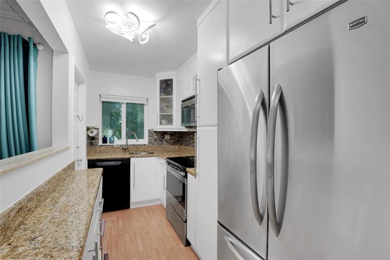 Image 10 of 32 For 1425 Arthur St  214b