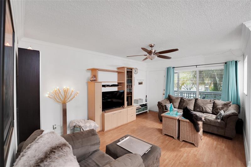 Image 14 of 32 For 1425 Arthur St  214b