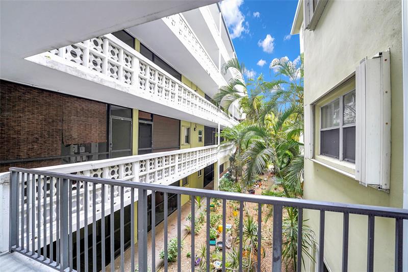Image 29 of 32 For 1425 Arthur St  214b