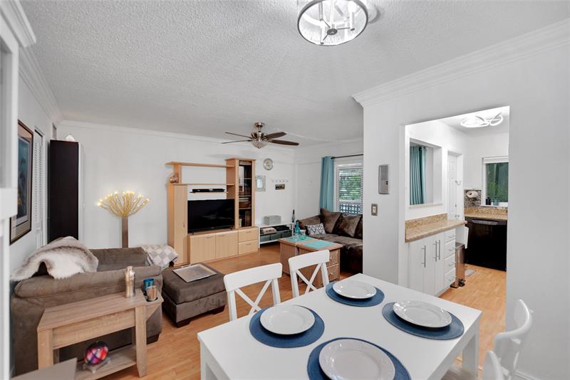 Image 3 of 32 For 1425 Arthur St  214b
