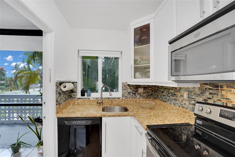 Image 6 of 32 For 1425 Arthur St  214b
