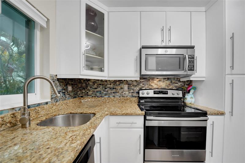 Image 8 of 32 For 1425 Arthur St  214b