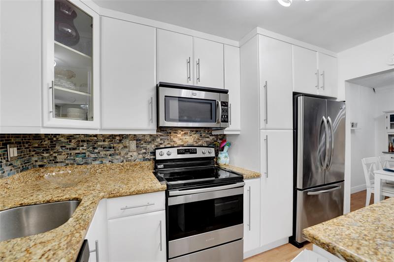 Image 9 of 32 For 1425 Arthur St  214b