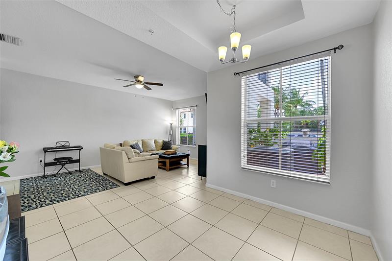 Image 12 of 70 For 4680 Mimosa Pl  802