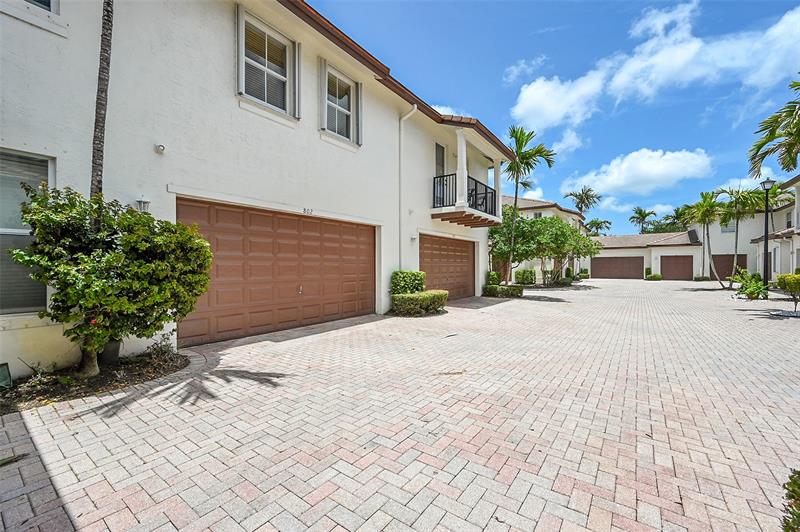 Image 43 of 70 For 4680 Mimosa Pl  802