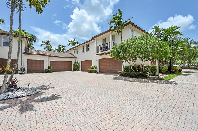 Image 44 of 70 For 4680 Mimosa Pl  802