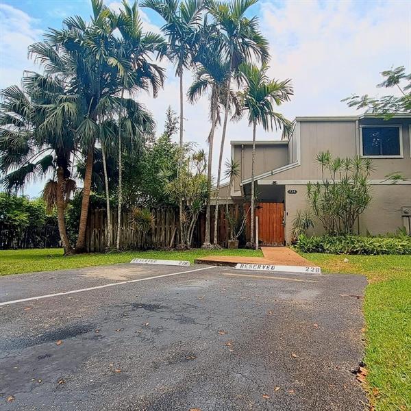 Details for 734 132nd Ter, Plantation, FL 33325