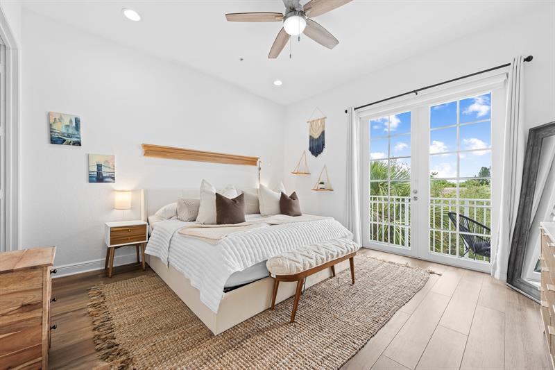 Image 12 of 18 For 6951 Lakeside Circle N  216-2