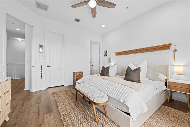 Image 13 of 18 For 6951 Lakeside Circle N  216-2