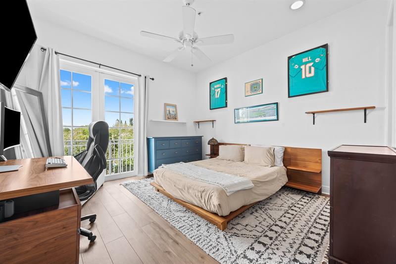 Image 17 of 18 For 6951 Lakeside Circle N  216-2