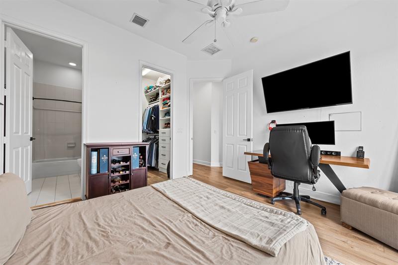Image 18 of 18 For 6951 Lakeside Circle N  216-2