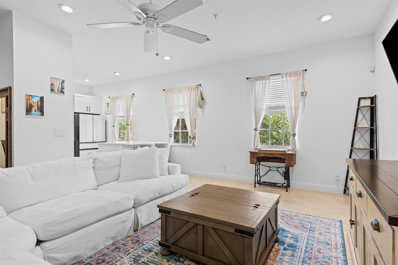 Image 3 of 18 For 6951 Lakeside Circle N  216-2